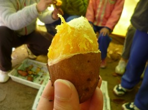 Ａ小　焼いもパーティ④